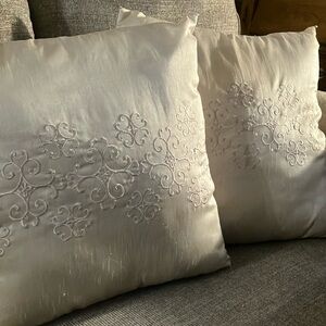 2 GOLDEN BEIGE CREAMY TAN  18 INCH SQUARE COMFY WASHABLE PILLOWS